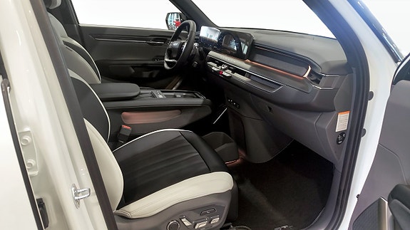 Kia EV9 3 of 5