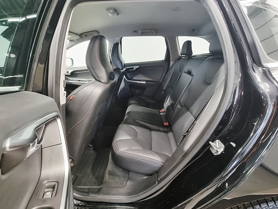 Volvo XC60 8 of 25