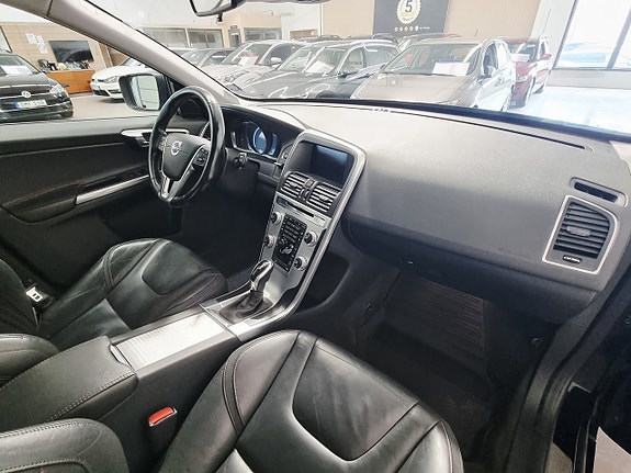 Volvo XC60 16 of 25