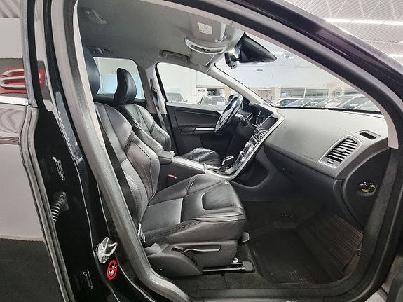 Volvo XC60 15 of 25