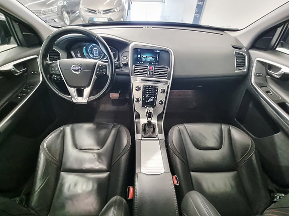 Volvo XC60 11 of 25