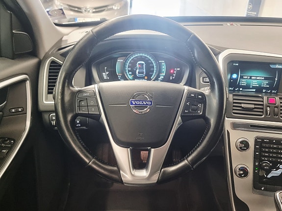 Volvo XC60 10 of 25