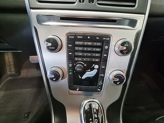 Volvo XC60 12 of 25