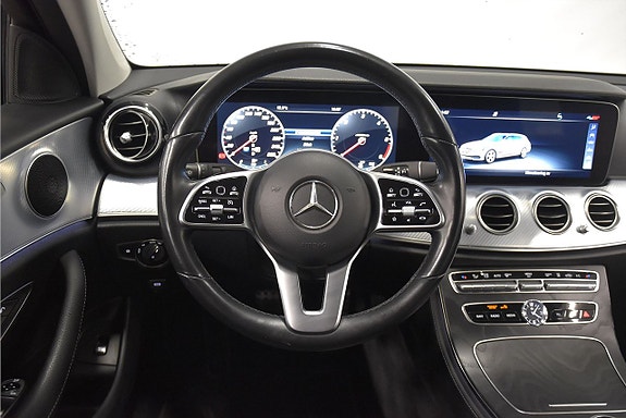 Mercedes-Benz E200 2 of 5