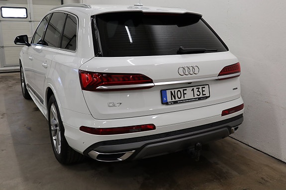 Audi Q7 2 of 5