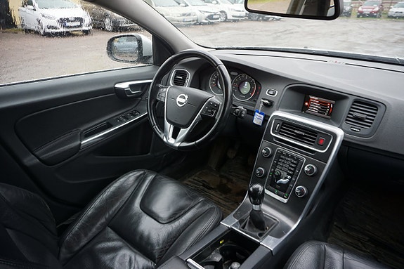 Volvo V60 5 of 8