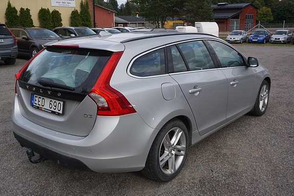 Volvo V60 2 of 8