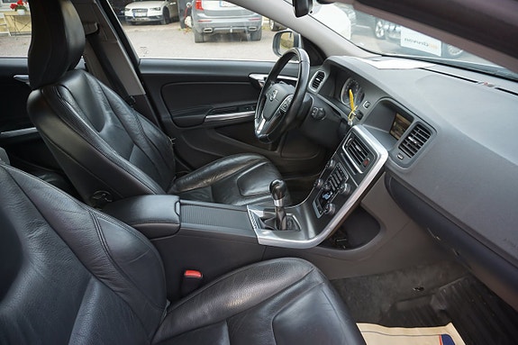 Volvo V60 6 of 8
