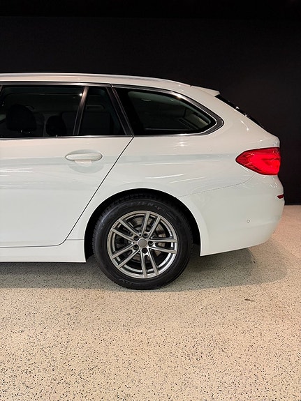 BMW 520d 4 of 5