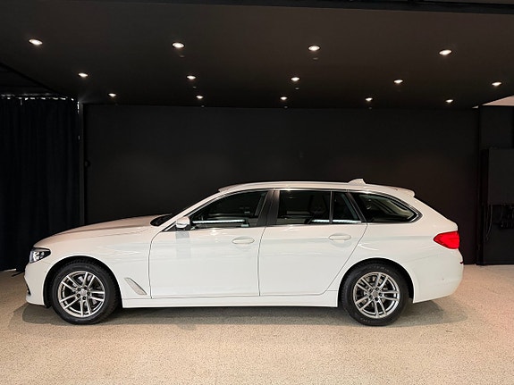 BMW 520d 3 of 5