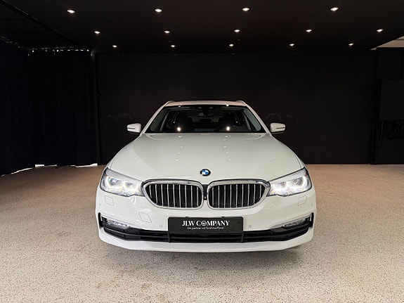 BMW 520d 2 of 5