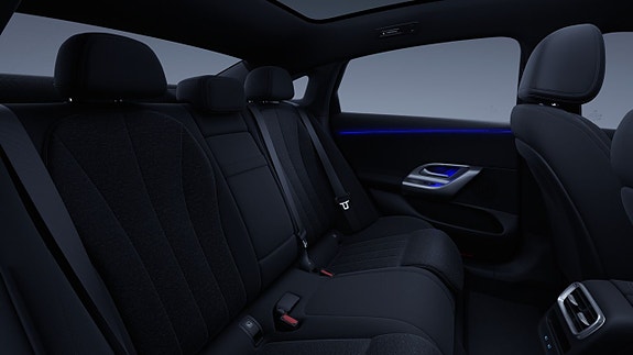 Mercedes-Benz C400 9 of 10