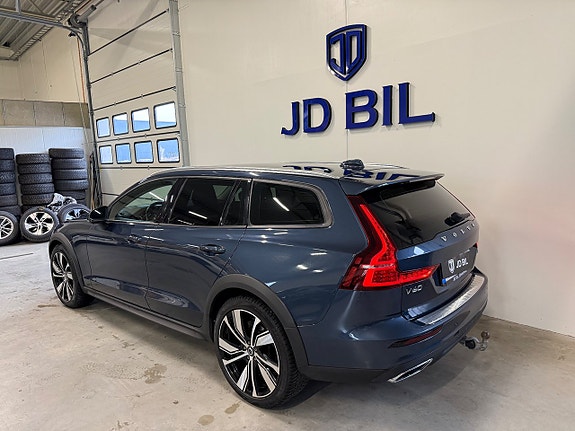 Volvo V60 Cross Country 3 of 5