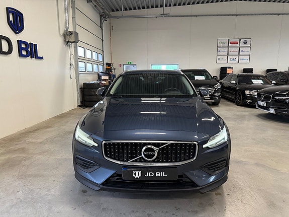 Volvo V60 Cross Country 4 of 5