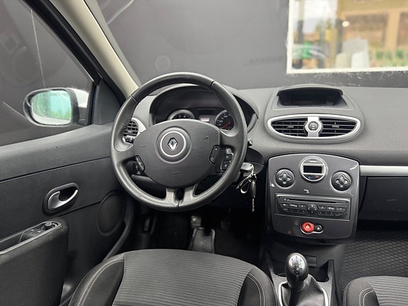 Renault Clio 7 of 8