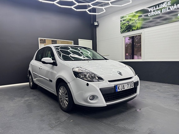 Renault Clio 2 of 8