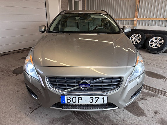 Volvo V60 3 of 5