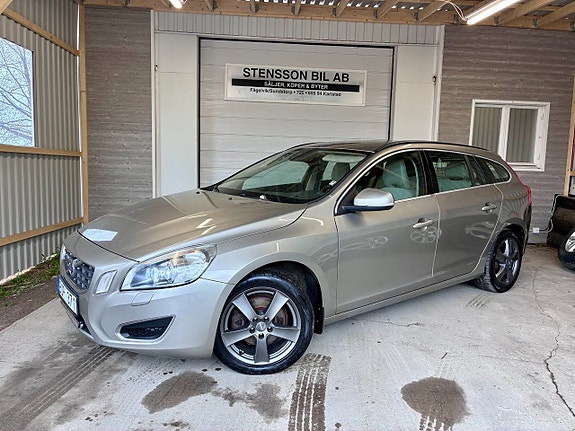 Volvo V60 2 of 5