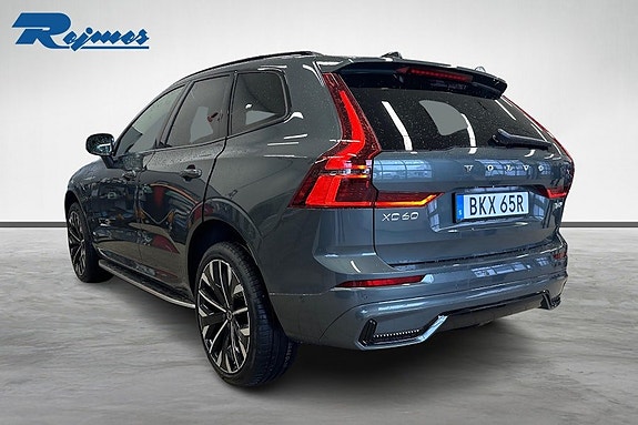 Volvo XC60 2 of 27