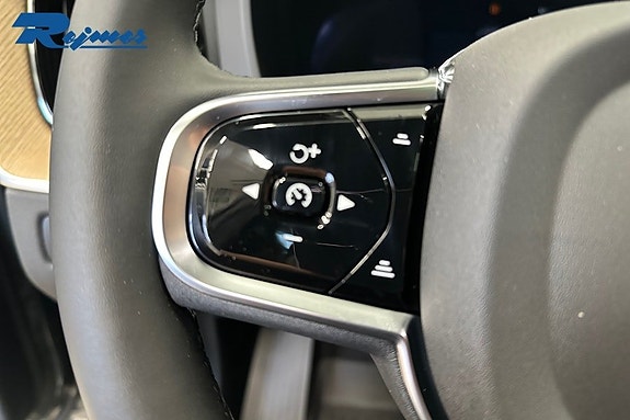 Volvo XC60 10 of 27
