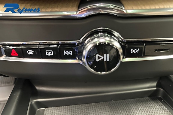 Volvo XC60 16 of 27