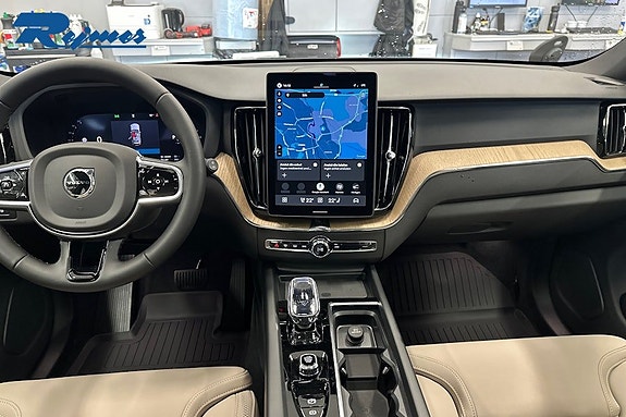 Volvo XC60 8 of 27