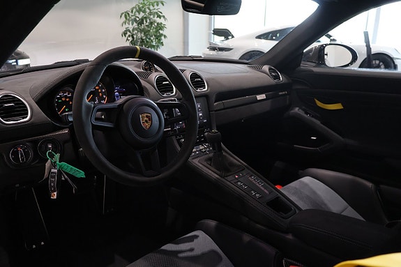 Porsche 718 21 of 26