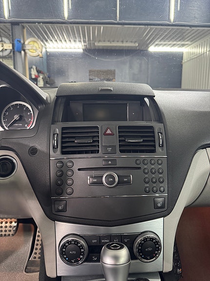 Mercedes-Benz C180 10 of 24