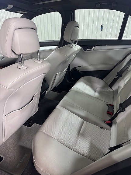 Mercedes-Benz C180 13 of 24