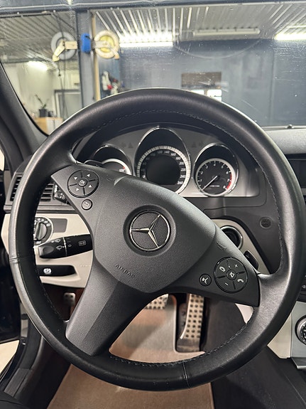 Mercedes-Benz C180 9 of 24