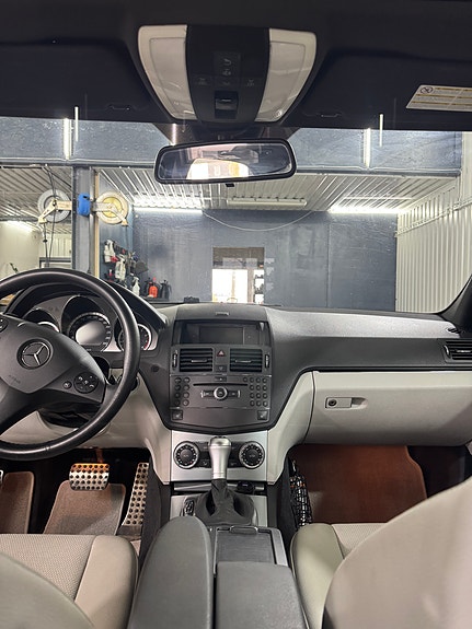 Mercedes-Benz C180 15 of 24