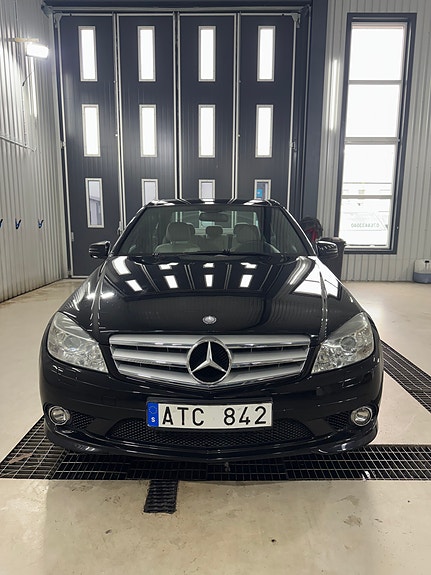 Mercedes-Benz C180 2 of 5