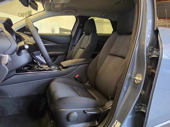 Mazda CX-30 8 of 17