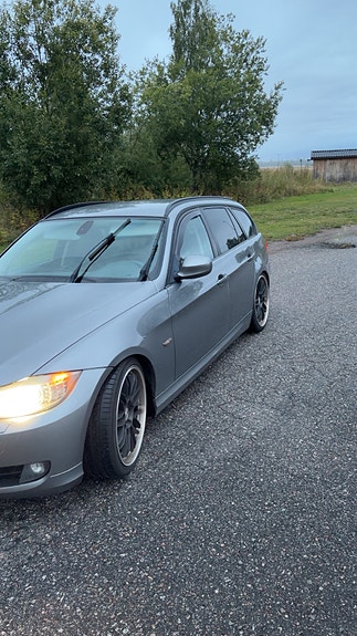 BMW 320d 2 of 10