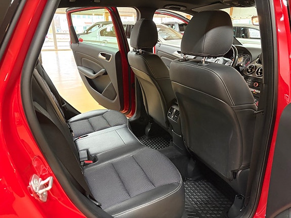 Mercedes-Benz B200 d 21 of 30