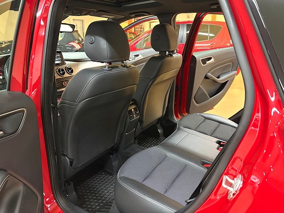 Mercedes-Benz B200 d 15 of 30