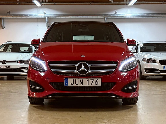 Mercedes-Benz B200 d 3 of 5