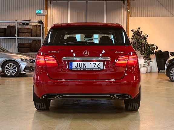 Mercedes-Benz B200 d 17 of 30
