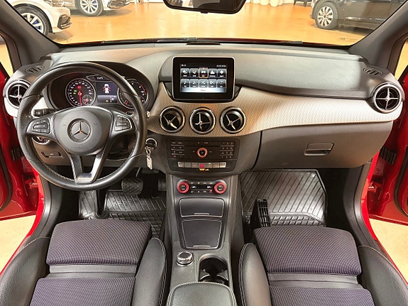 Mercedes-Benz B200 d 4 of 5