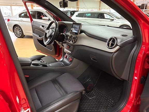 Mercedes-Benz B200 d 23 of 30