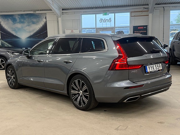 Volvo V60 2 of 5