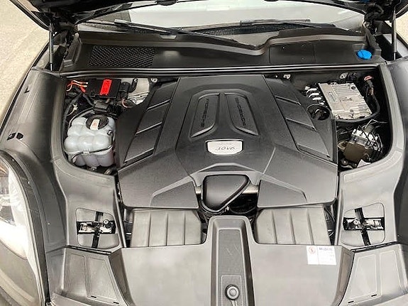 Porsche Cayenne 25 of 26