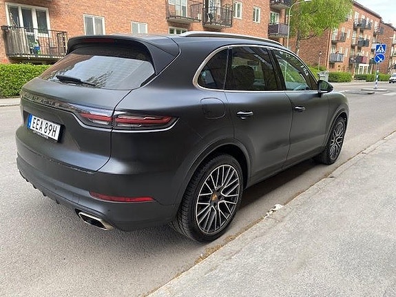 Porsche Cayenne 7 of 26