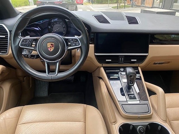 Porsche Cayenne 17 of 26