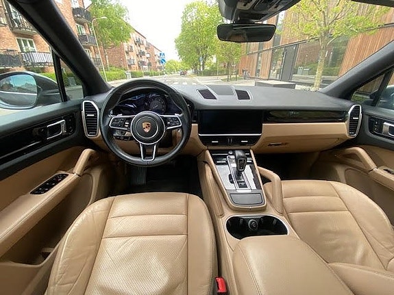 Porsche Cayenne 18 of 26