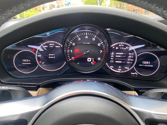 Porsche Cayenne 19 of 26