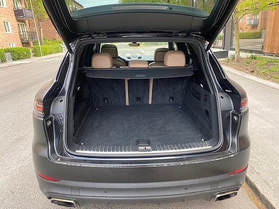 Porsche Cayenne 5 of 5