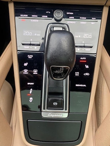 Porsche Cayenne 24 of 26