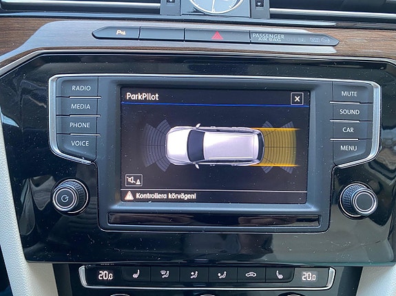 Porsche Cayenne 21 of 26