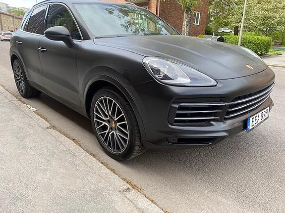 Porsche Cayenne 9 of 26